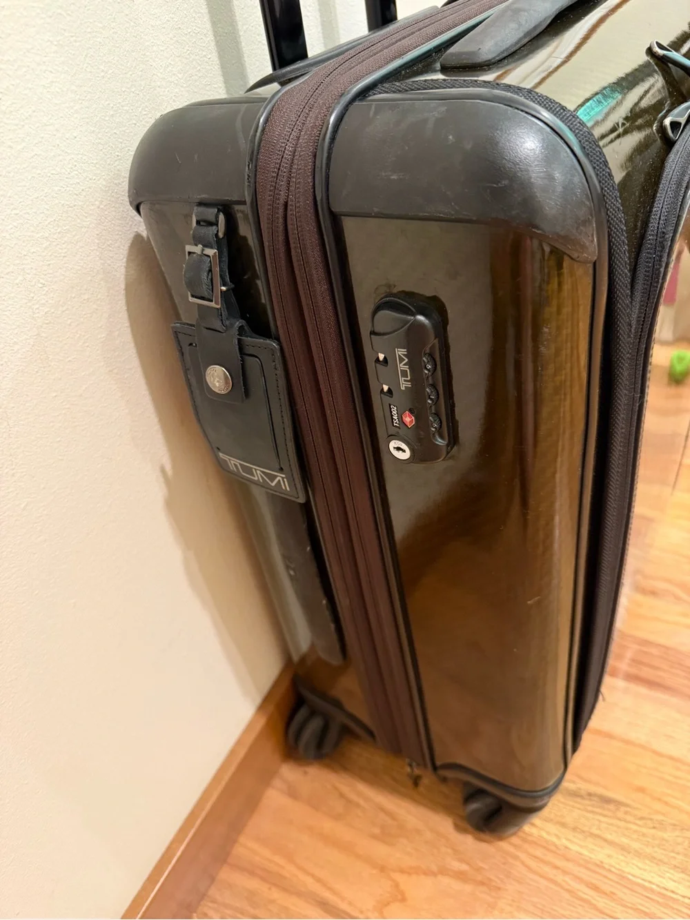 Preowned Tumi Tegra Lite Max 28721 Continental 22” Spinner Exp CarryOn Luggage